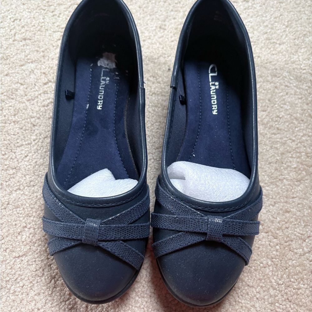 CL by Laundry Women's Dark Loafers with Bow Accent Navy Blue size 7